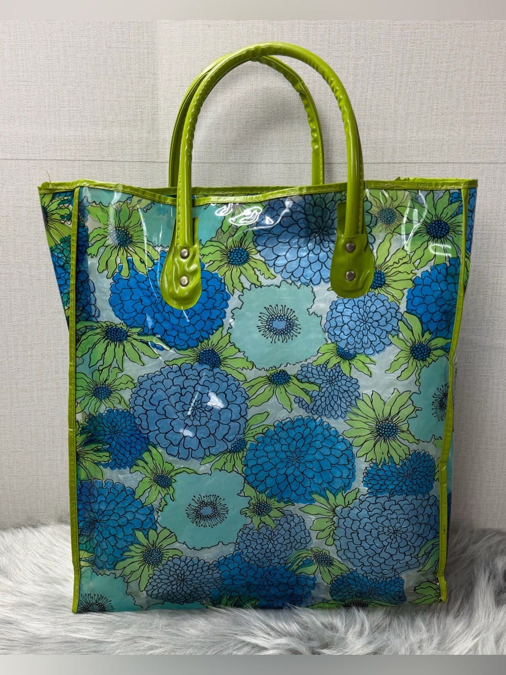 VTG  vinyl floral shopping beach tote bag “flower power” 1970s